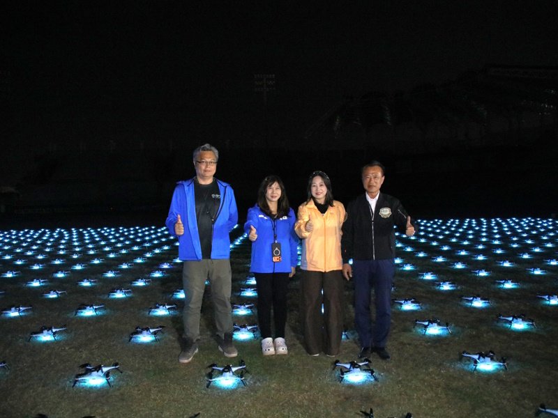 1000架MIT無人機同步升空 以「嘉義．台灣」為核心意象 2026台灣燈會 為期近兩週的燈會活動畫下精彩句點